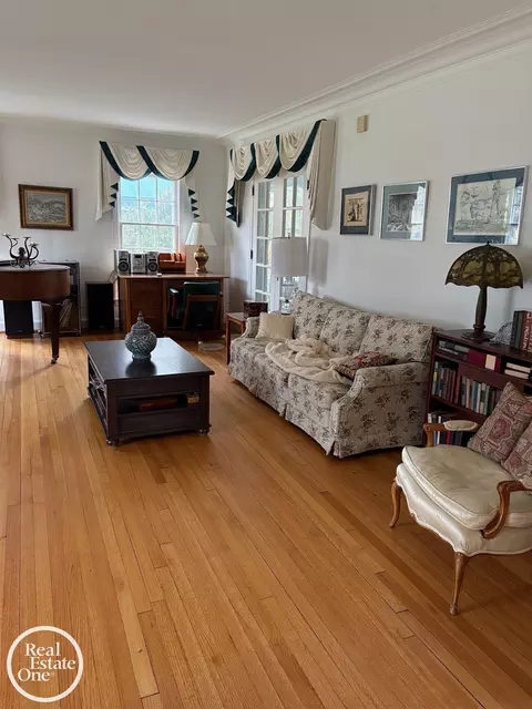 1150 Buckingham, Grosse Pointe, MI 48230 photo 4