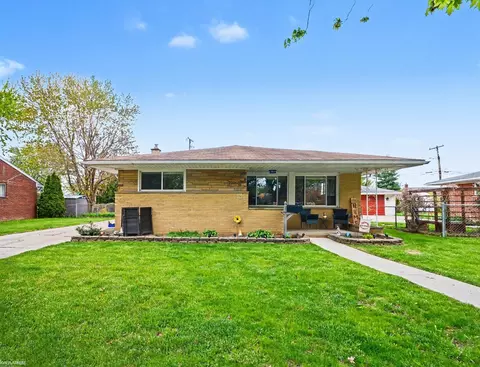 21060 Suffolk, Clinton Township, MI 48035