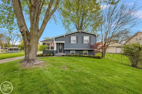 39684 Shoreline, Harrison Township, MI 48045