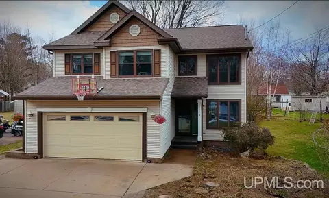 1511 West, Marquette, MI 49895