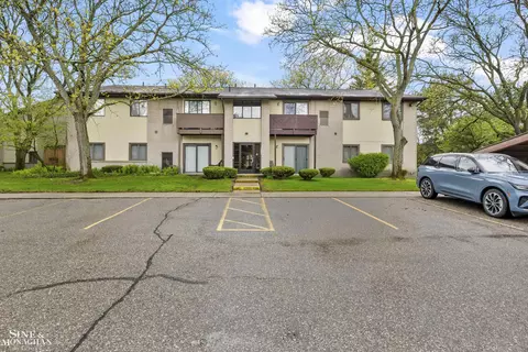 7494 Manor #103, Westland, MI 48185