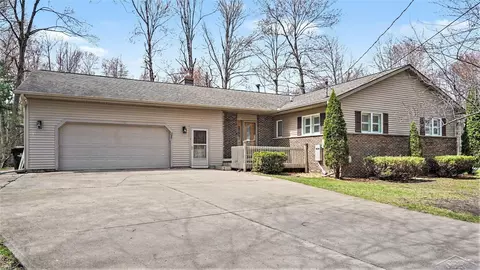 3323 Lakeside, Sanford, MI 48657