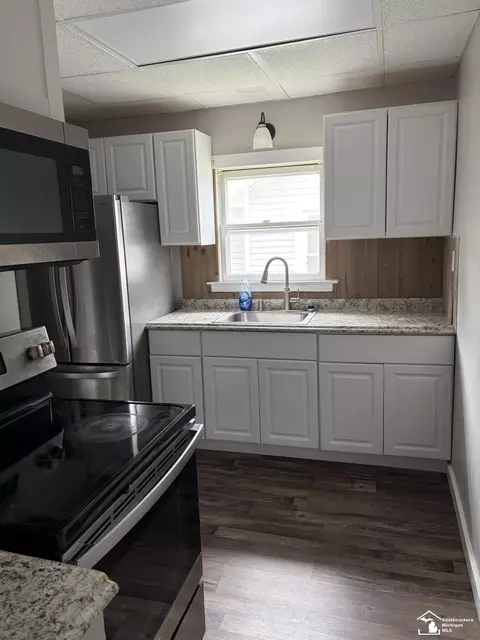 Kitchen - 21 Lemerand, Monroe, MI 48162 photo 2 of 2