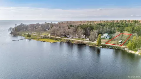 8136 W Arrowhead, Manistique, MI 49854