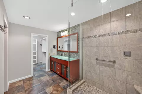 Bath - 2209 Mapleleaf, Midland, MI 48640 photo 7 of 11