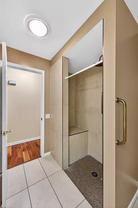 Bath - 2209 Mapleleaf, Midland, MI 48640 photo 5 of 11