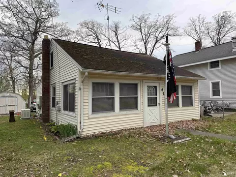 62 Oak, Brooklyn, MI 49230