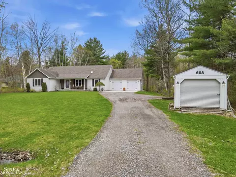668 S Bartlett, Saint Clair, MI 48079