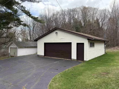 1 Laurence, Montreal, WI 54550