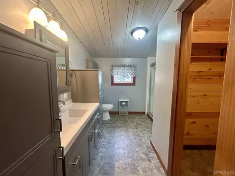 Bath - e9574 Prospect Street, Munising, MI 49862 photo 1 of 4