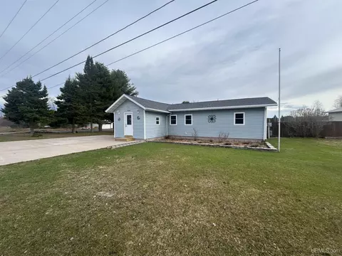 e9574 Prospect Street, Munising, MI 49862