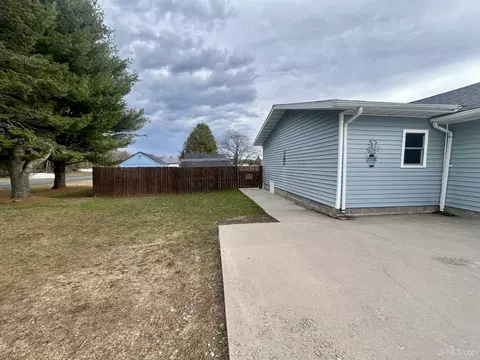 Exterior - e9574 Prospect Street, Munising, MI 49862 photo 7 of 8