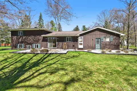 Exterior - 12821 S Basell, Hemlock, MI 48626 photo 2 of 6