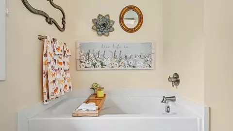 Bath - 1607 E Putnam, Midland, MI 48640 photo 2 of 4