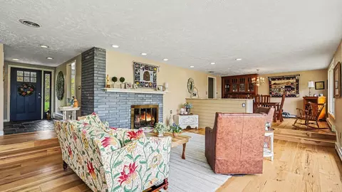 Living - 1607 E Putnam, Midland, MI 48640 photo 1 of 4