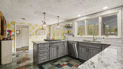 Kitchen - 1607 E Putnam, Midland, MI 48640 photo 1 of 4