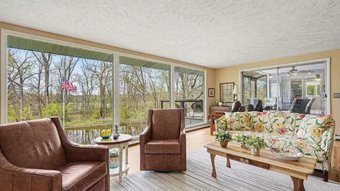 Living - 1607 E Putnam, Midland, MI 48640 photo 2 of 4