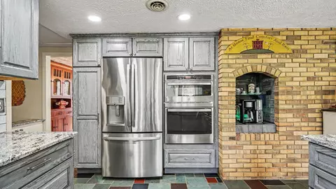 Kitchen - 1607 E Putnam, Midland, MI 48640 photo 4 of 4