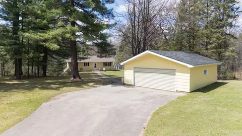 595 N Riverhills Rd, Kingsford, MI 49802