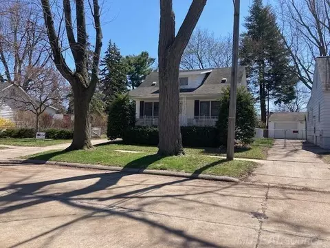 8442 Central, Center Line, MI 48015