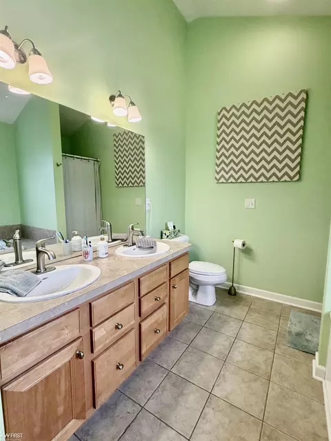 Bath - 2206 Kildare, Davison, MI 48423 photo 3 of 6