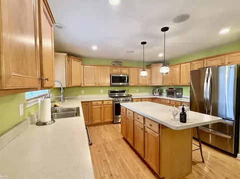 Kitchen - 2206 Kildare, Davison, MI 48423 photo 2 of 5