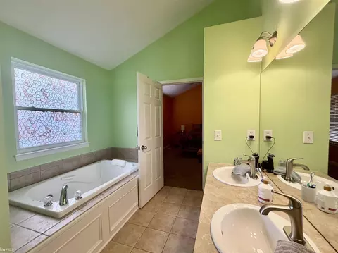 Bath - 2206 Kildare, Davison, MI 48423 photo 2 of 6