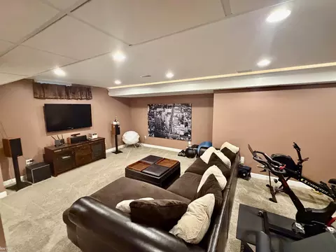 Living - 2206 Kildare, Davison, MI 48423 photo 6 of 7