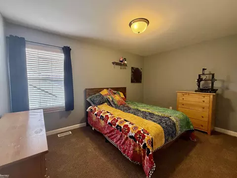 Bedroom - 2206 Kildare, Davison, MI 48423 photo 4 of 8