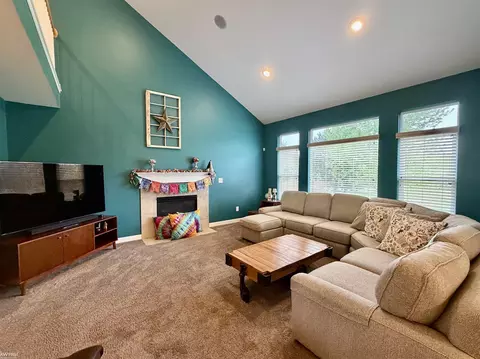 Living - 2206 Kildare, Davison, MI 48423 photo 2 of 7