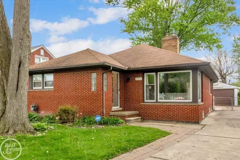 2313 Stanhope, Grosse Pointe Woods, MI 48236
