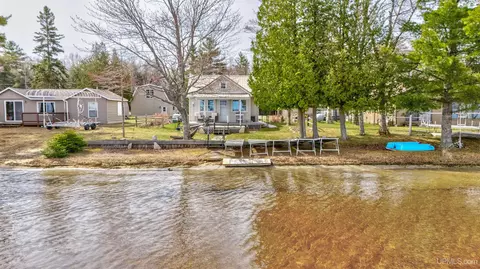 546 W Gulliver Lk, Gulliver, MI 49840