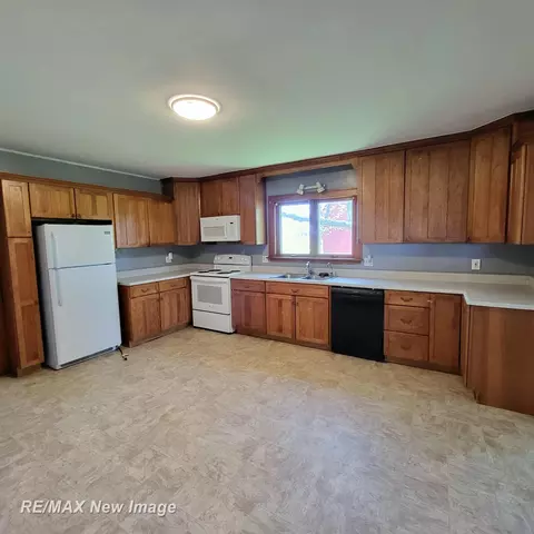 Kitchen - 11700 Busch, Birch Run, MI 48415 photo 1 of 2