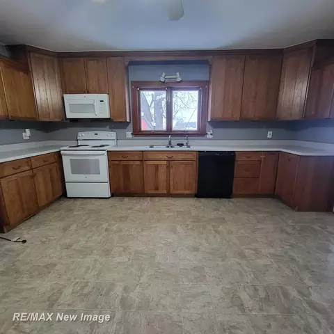 Kitchen - 11700 Busch, Birch Run, MI 48415 photo 2 of 2