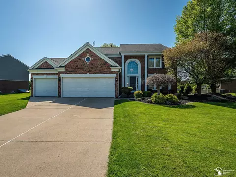 839 Kings Park, Monroe, MI 48161