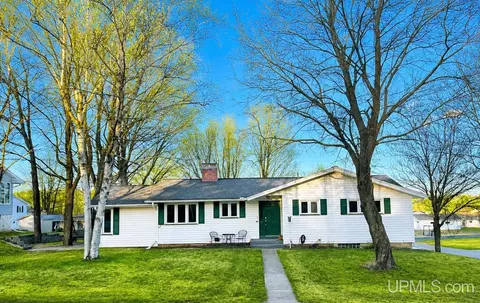 255 S Rose, Ishpeming, MI 49849