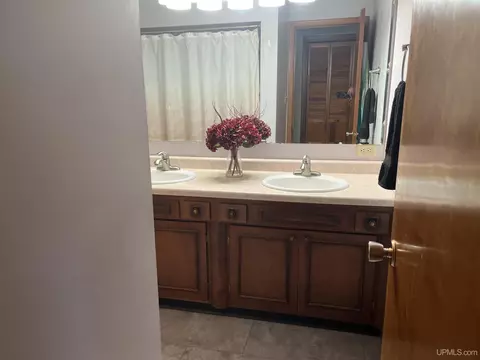 Bath - 255 S Rose, Ishpeming, MI 49849 photo 6 of 8
