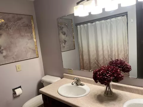 Bath - 255 S Rose, Ishpeming, MI 49849 photo 5 of 8