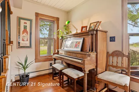 Entry Way - 4815 N Hemlock, Hemlock, MI 48626 photo 5 of 10