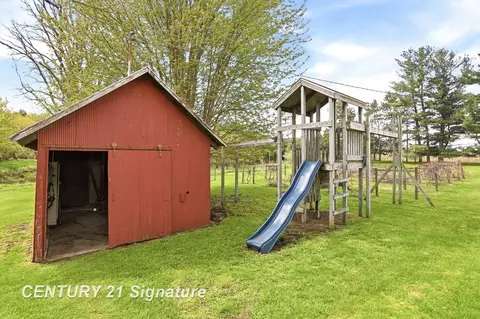Exterior - 4815 N Hemlock, Hemlock, MI 48626 photo 11 of 13