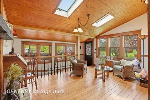 Entry Way - 4815 N Hemlock, Hemlock, MI 48626 photo 1 of 10