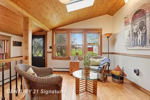 Entry Way - 4815 N Hemlock, Hemlock, MI 48626 photo 3 of 10
