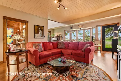 Living - 4815 N Hemlock, Hemlock, MI 48626 photo 2 of 3