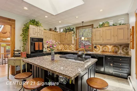 Kitchen - 4815 N Hemlock, Hemlock, MI 48626 photo 2 of 4