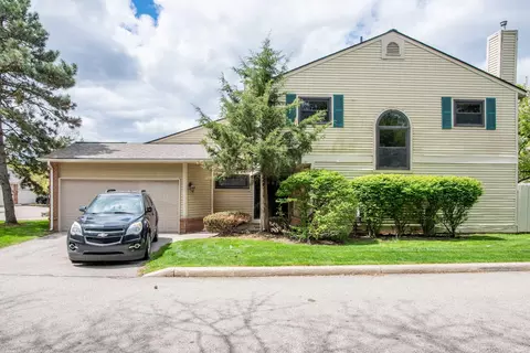 5679 Drake Holw, West Bloomfield, MI 48322