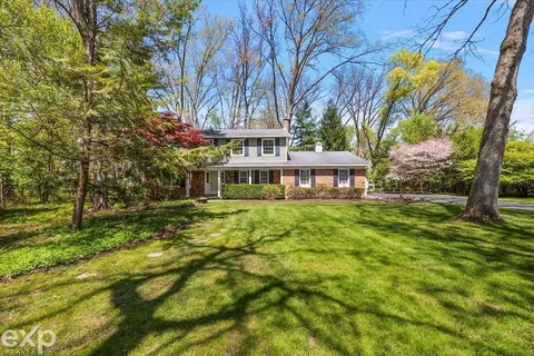 28040 Forestbrook, Farmington Hills, MI 48334