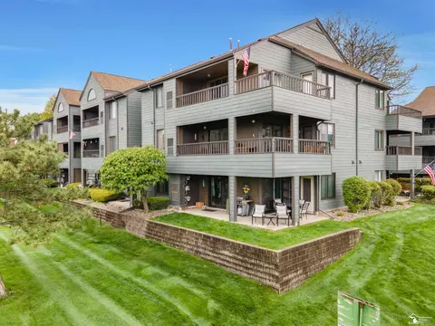 2465 Riverside #113, Trenton, MI 48183