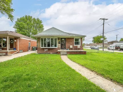 15351 Richmond, Southgate, MI 48195
