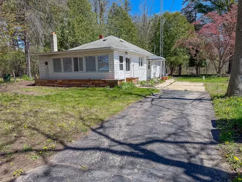 6680 N M-30, Hope, MI 48628