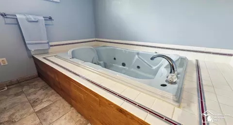 Bath - 1566 Riverview, Monroe, MI 48162 photo 3 of 6